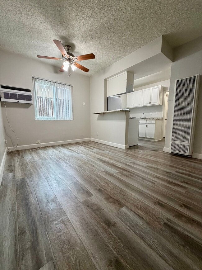 12414 Dunrobin Ave, Unit 5