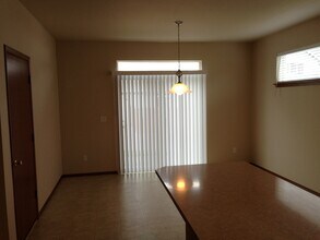 202 Hawk Ave SW in Orting, WA - Foto de edificio - Building Photo