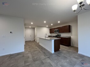 429 Waterlily Ln in Pataskala, OH - Building Photo - Building Photo