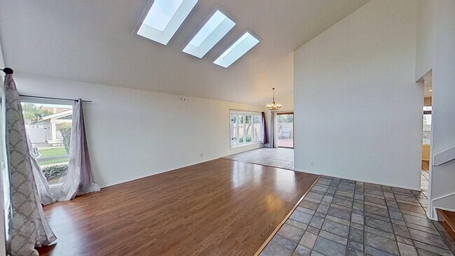24652 Vía Raza in Lake Forest, CA - Building Photo - Building Photo