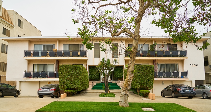 Pelham Manor in Los Angeles, CA - Building Photo