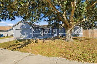985 Highland Crest Cir in Lake Wales, FL - Building Photo
