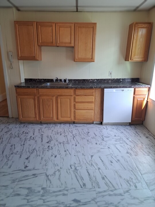 54 Hollander St-Unit -2 in Boston, MA - Building Photo