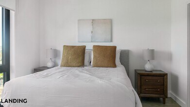 1007 S Mint St, Unit 816 in Charlotte, NC - Building Photo - Building Photo