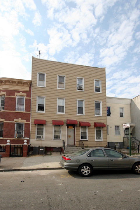 258 Macdougal St in Brooklyn, NY - Foto de edificio