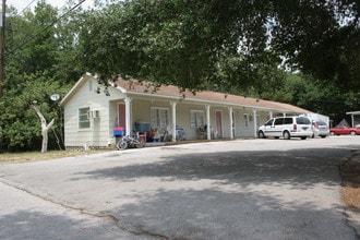 614 Beverly Ave in Largo, FL - Foto de edificio - Building Photo