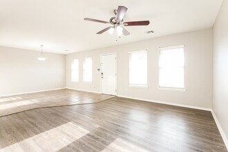 1933 Creekridge Dr in Oklahoma City, OK - Foto de edificio - Building Photo