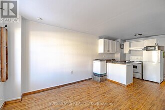 165 1/2 Olive Ave in Oshawa, ON - Building Photo - Building Photo