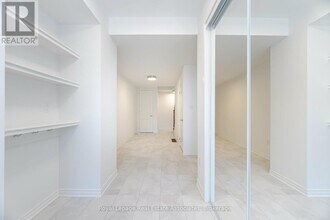 1226 Granary St in Oakville, ON - Building Photo - Building Photo