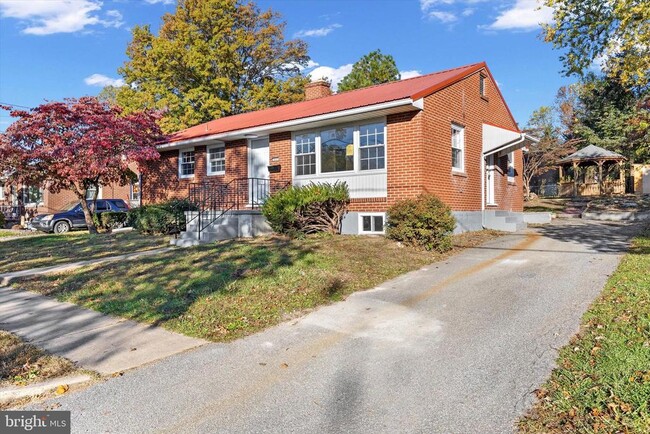 property at 533 E Park St