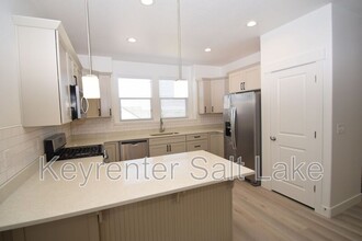 4312 W Silver Peak Ln in Herriman, UT - Building Photo - Building Photo