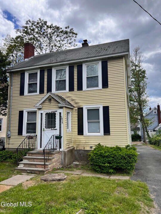1534 Central Ave in Colonie, NY - Building Photo