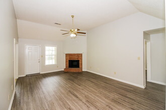 7099 Country Walk Dr in Cordova, TN - Building Photo - Building Photo