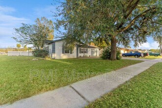 7250 Applegate Dr in Zephyrhills, FL - Building Photo - Building Photo