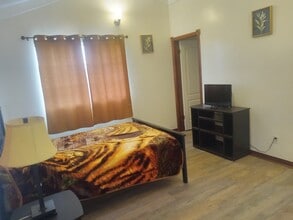 408 S Ash Ave in Inglewood, CA - Foto de edificio - Building Photo