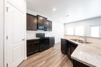 612 Goates Rd in Troy, TX - Building Photo - Building Photo