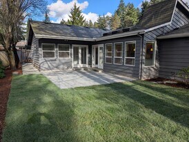 14105 104th Pl NE in Kirkland, WA - Building Photo