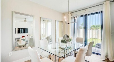 8044 Gulfstream Ct in Lakewood Ranch, FL - Building Photo - Building Photo