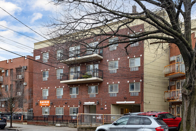 Elmhurst Terrace in Flushing, NY - Foto de edificio - Primary Photo