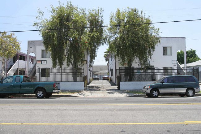 732-743 E 108th St in Los Angeles, CA - Building Photo - Building Photo