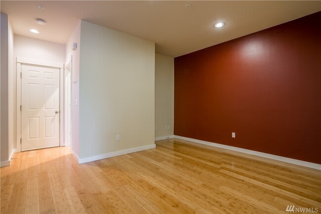 3500 E Lake Sammamish Pky SE, Unit 2-103 in Sammamish, WA - Building Photo - Building Photo