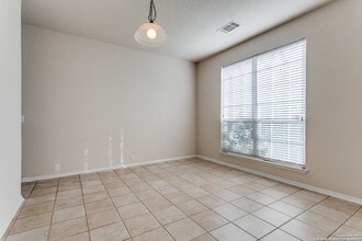 22031 Dolomite Dr in San Antonio, TX - Building Photo - Building Photo