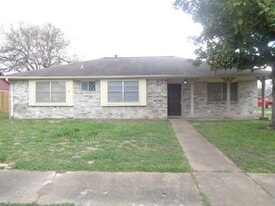 1419 Dorsetshire Dr in Pasadena, TX - Building Photo