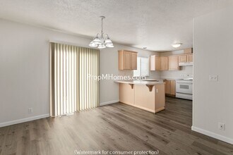 7432 SE Augusta Ct in Portland, OR - Building Photo - Building Photo