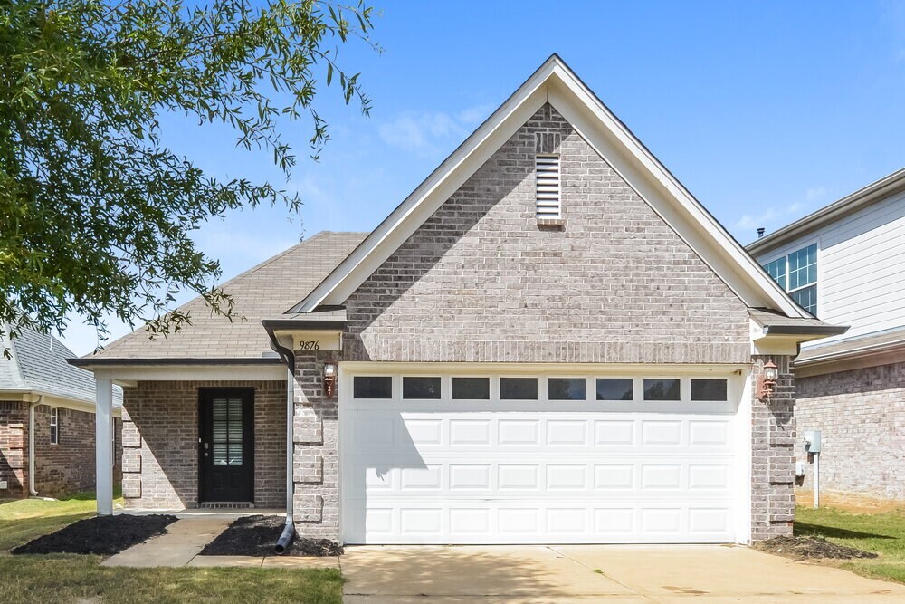 9876 Southern Oak Way in Olive Branch, MS - Building Photo