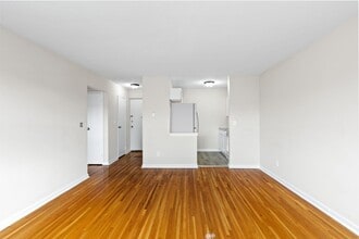 20 W Church St in Bergenfield, NJ - Foto de edificio - Building Photo