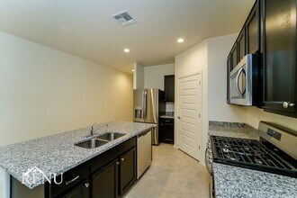 9286 W Creosote Rain Dr in Marana, AZ - Building Photo - Building Photo