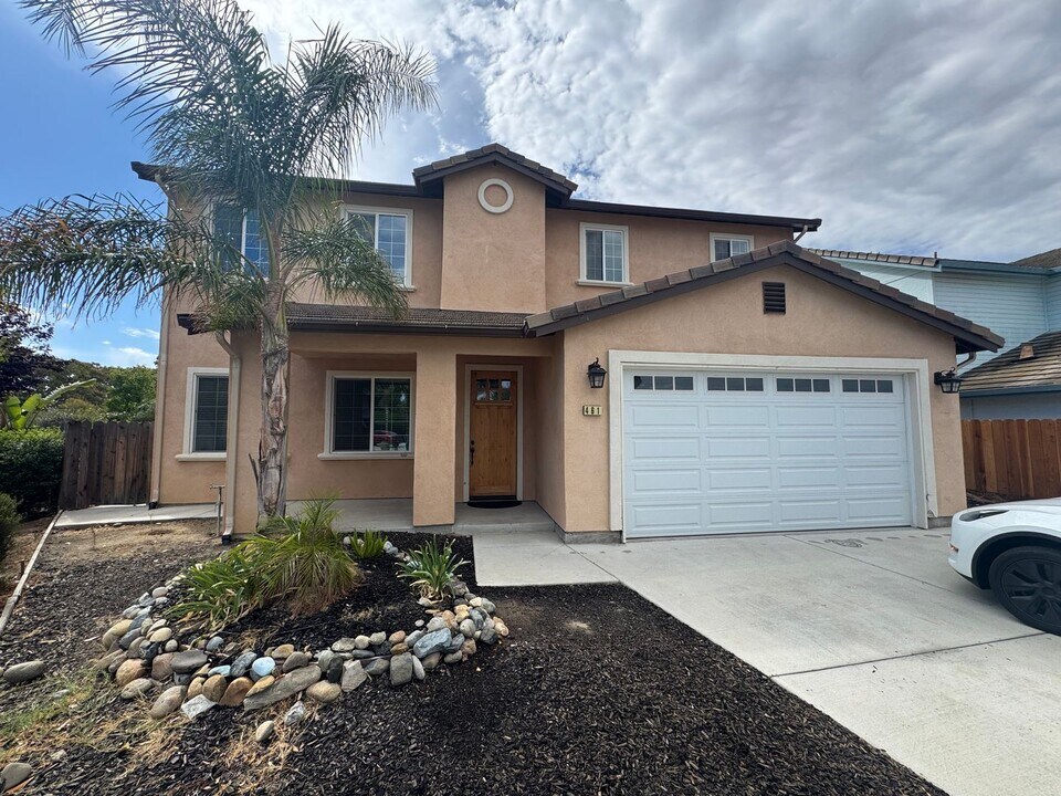 461 Bristol Ct in Oakley, CA - Foto de edificio