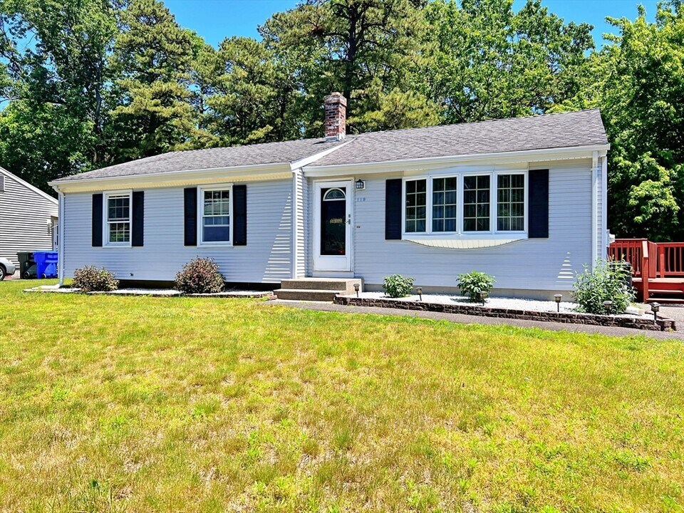 119 Bairdcrest Rd in Springfield, MA - Building Photo