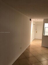 16950 W Dixie Hwy in North Miami Beach, FL - Building Photo - Building Photo