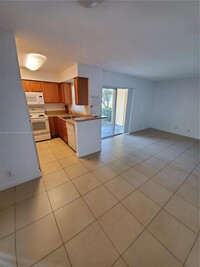 7640 Westwood Dr, Unit 403 in Tamarac, FL - Building Photo - Building Photo