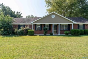 896 Toney Rd in Toney, AL - Building Photo