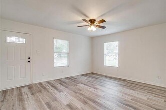 345 N Field St in Burleson, TX - Building Photo - Building Photo