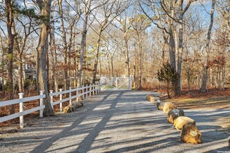 23 N Westbury Rd in Hampton Bays, NY - Building Photo - Building Photo