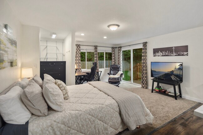 12442 98th Ave NE in Kirkland, WA - Foto de edificio - Building Photo