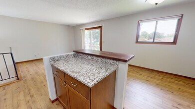 2101 Bradley St in St. Paul, MN - Building Photo - Building Photo