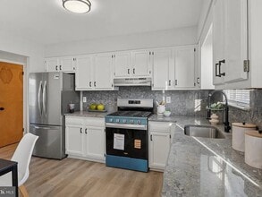 5005 Apache St in College Park, MD - Foto de edificio - Building Photo