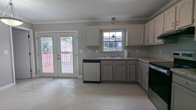 127 Hampton Ln in Hurricane, WV - Building Photo - Building Photo
