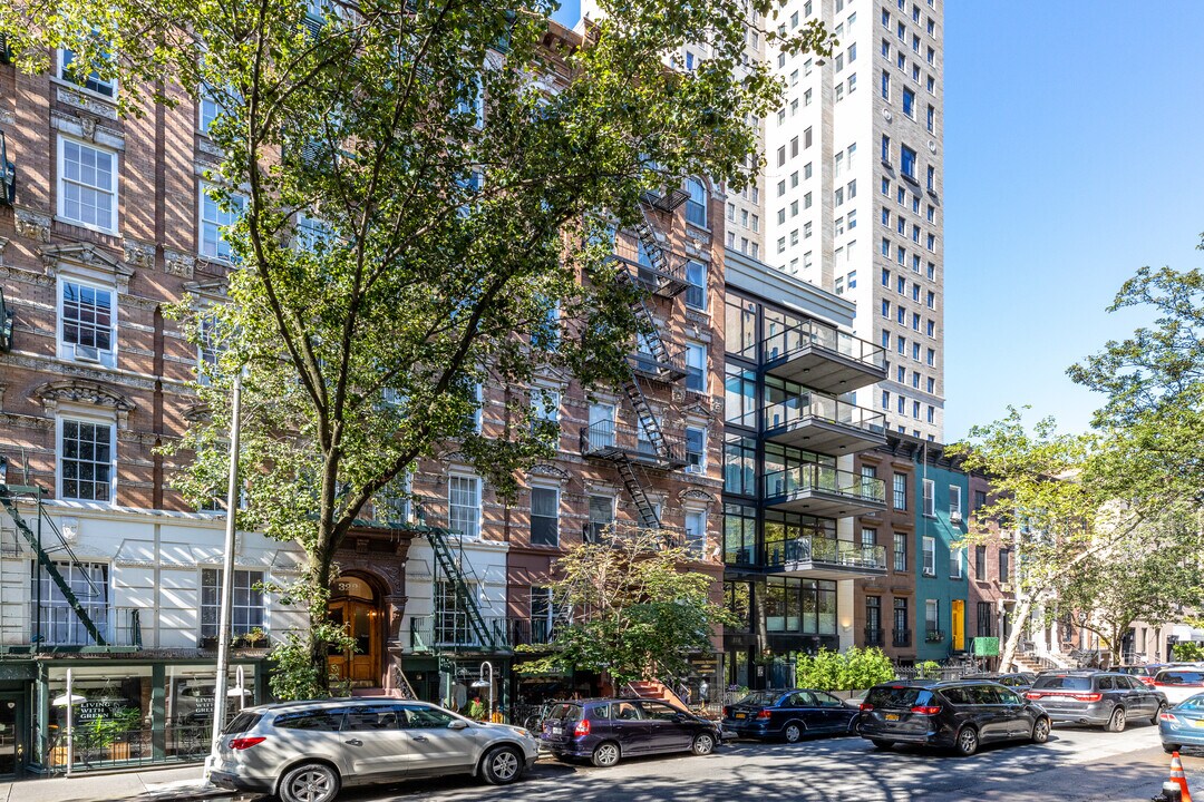 320 E 81st St in New York, NY - Foto de edificio