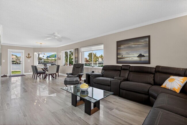 999 N Riverside Dr in Pompano Beach, FL - Foto de edificio - Building Photo