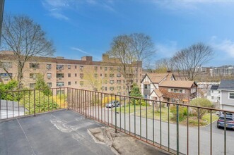 143 Wayne Ave in White Plains, NY - Foto de edificio - Building Photo