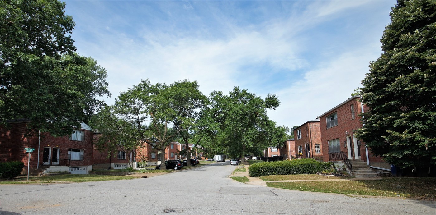 Five Duplex Package in University City in University City, MO - Foto de edificio