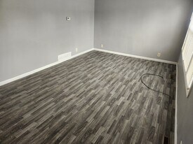 246-250 Cedar Heights Rd in Circleville, OH - Building Photo