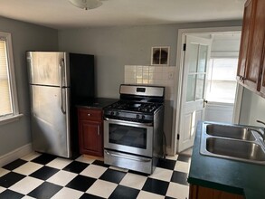 320 Washington Ave, Unit 2nd floor in Downingtown, PA - Building Photo - Building Photo