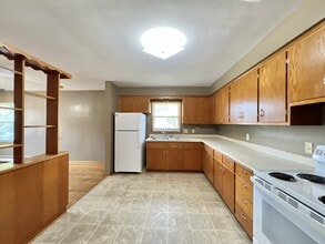290 Orchard Dr in Oregon, WI - Building Photo - Building Photo