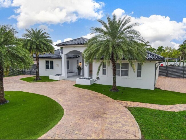 11390 SW 30th St in Miami, FL - Building Photo - Building Photo